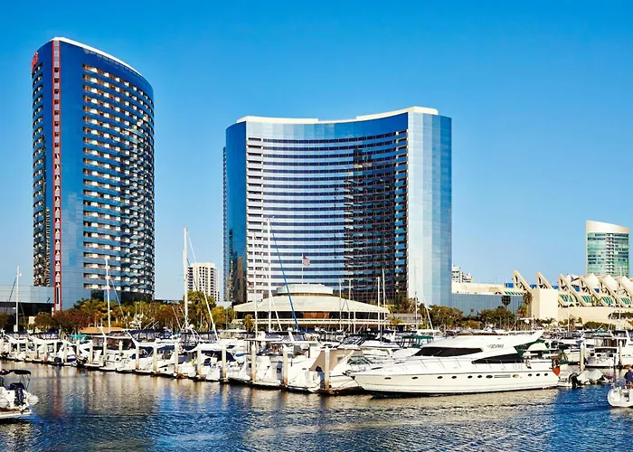 Hotel with pool: Marriott Marquis San Diego Marina