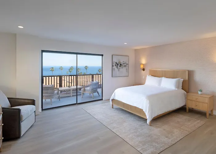 La Jolla Cove Suites